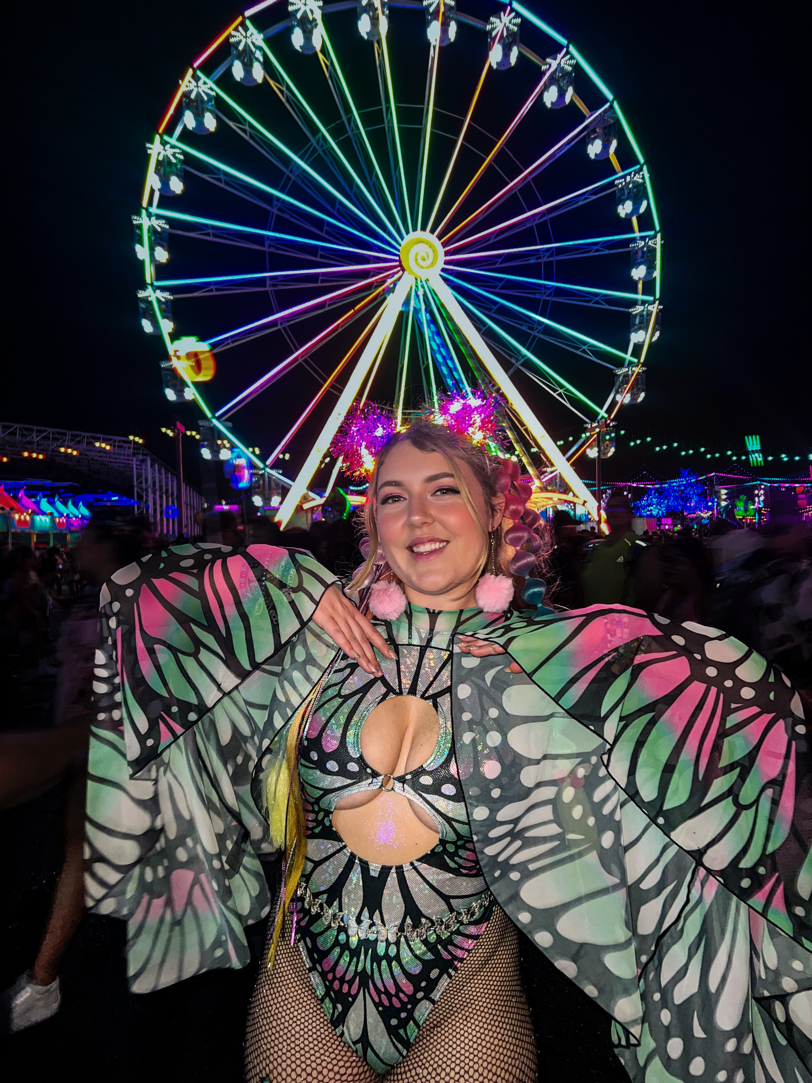 @toriaontour wearing Freedom Rave Wear